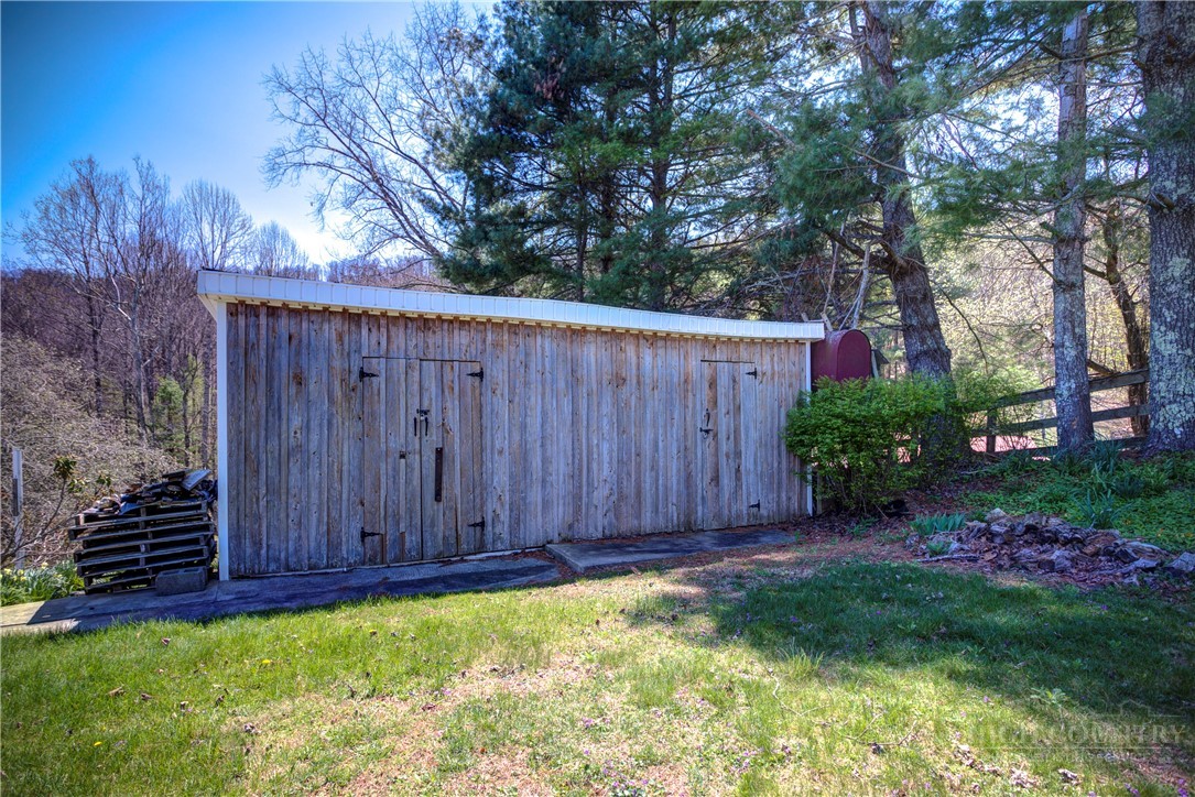 2081 Bakers Ridge Road Property Photo 9