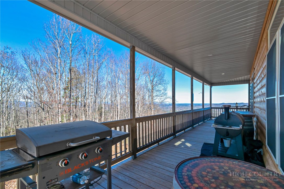 658 Green Point Lane Property Photo 4