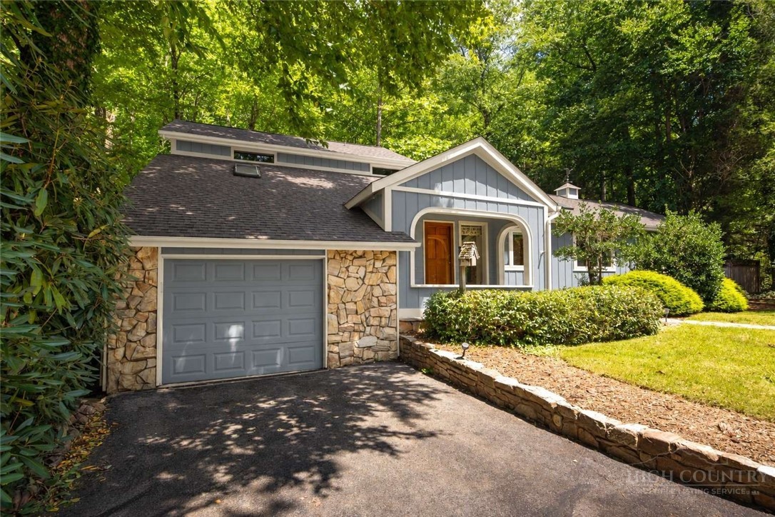 278 Cobble Creek Property Photo 3