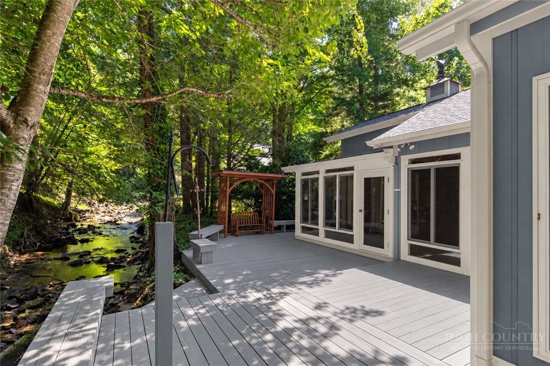 278 Cobble Creek Property Photo 6