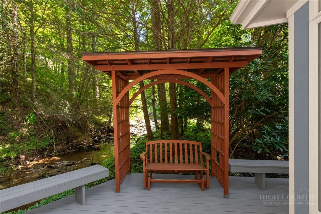 278 Cobble Creek Property Photo 10