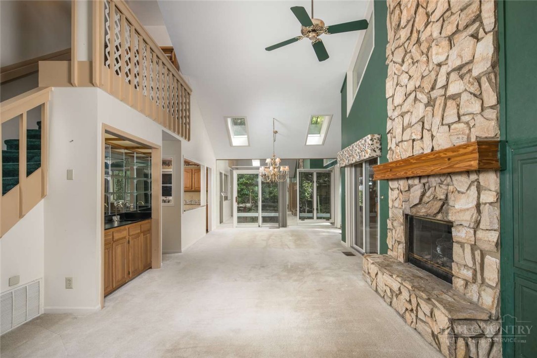 278 Cobble Creek Property Photo 13