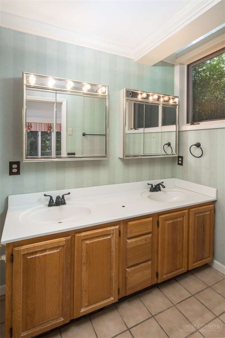 278 Cobble Creek Property Photo 22