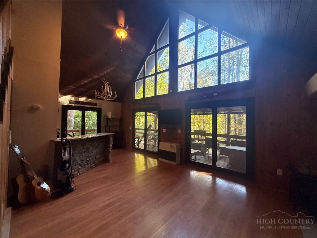 419 Saddle Lane Property Photo 3