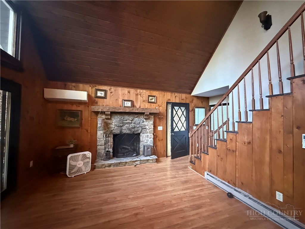 419 Saddle Lane Property Photo 4