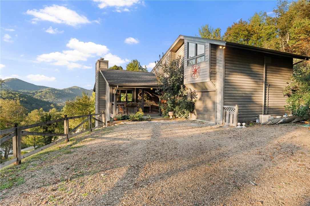 225 Hillside Drive Property Photo 1
