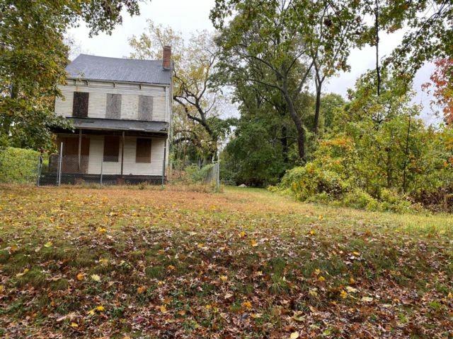 1197 Clove Road Property Photo 4