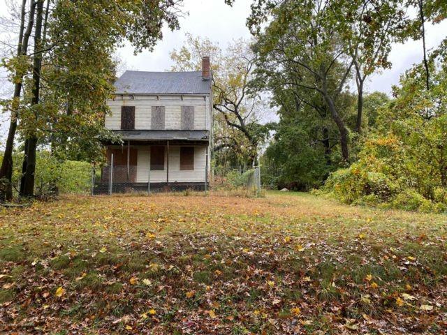 1197 Clove Road Property Photo 5