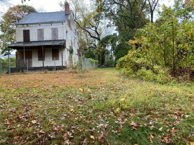 1197 Clove Road Property Photo 6