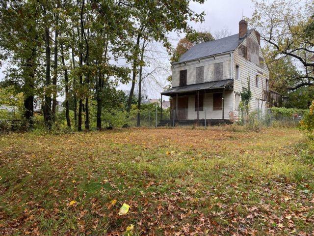 1197 Clove Road Property Photo 8