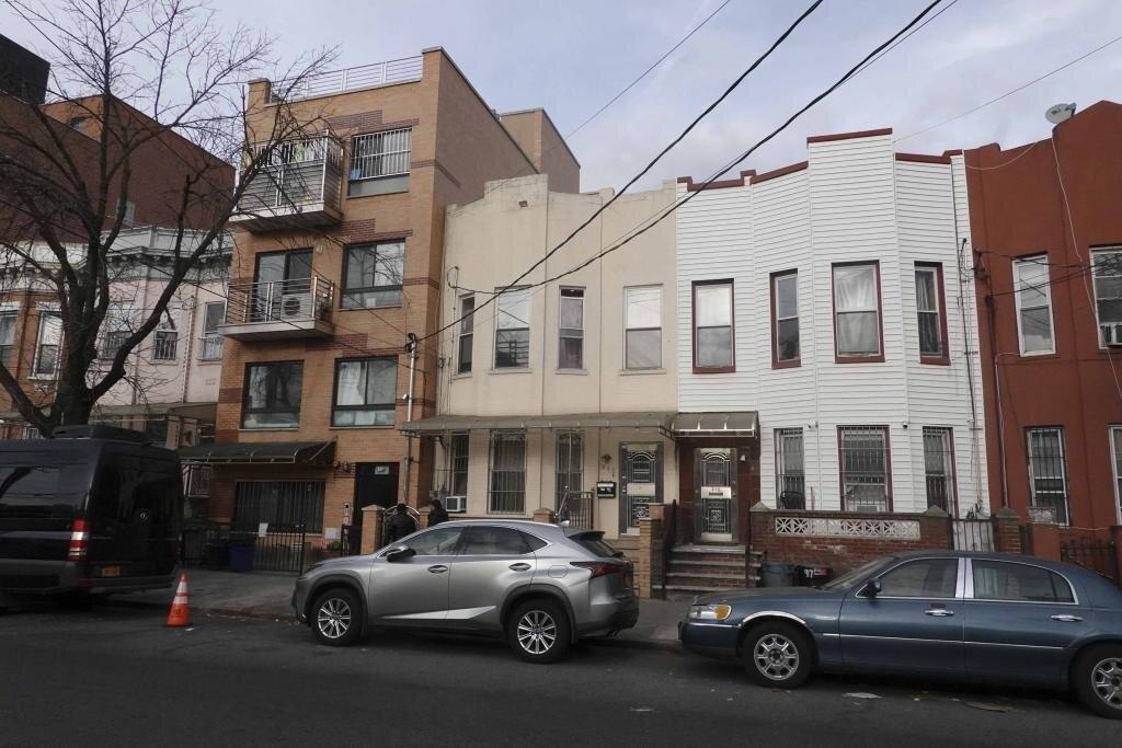915 60th Street Property Photo 1