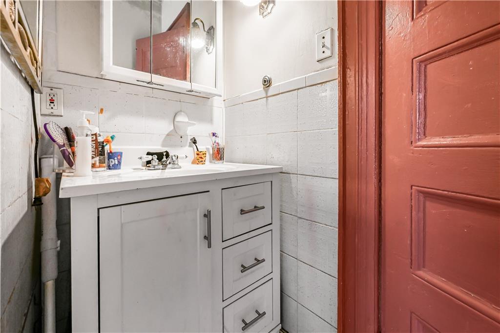 682 Argyle Road Property Photo 32