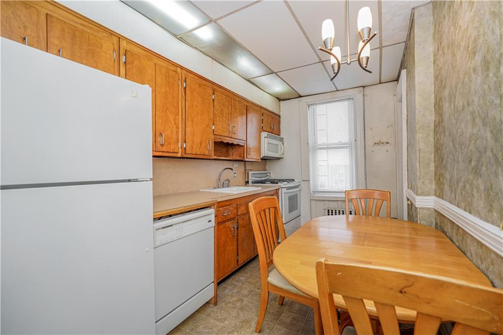 711 Macdonough Street Property Photo 23