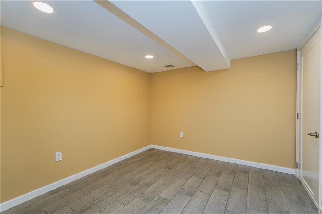 711 Macdonough Street Property Photo 32