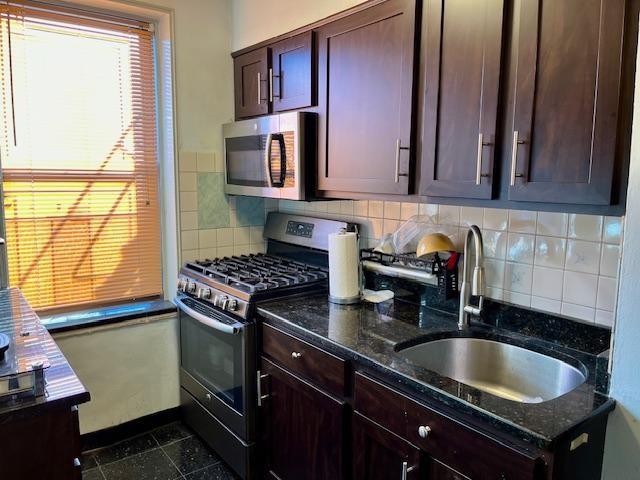 2140 Knapp Street 4g Property Photo 6