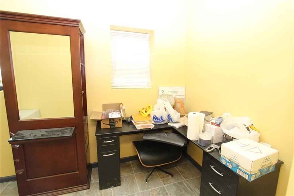 2010 West 9th Street Property Photo 7