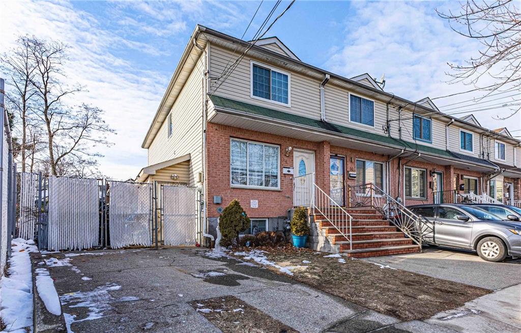 16 Mersereau Avenue Property Photo 2