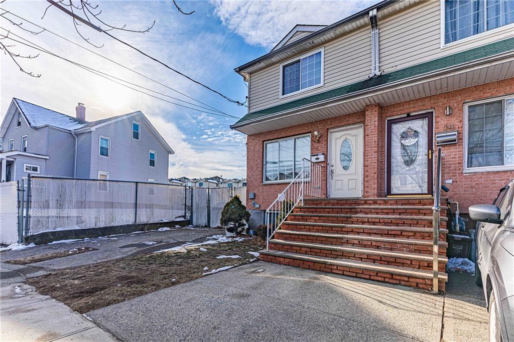 16 Mersereau Avenue Property Photo 3