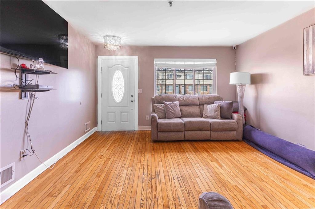 16 Mersereau Avenue Property Photo 4