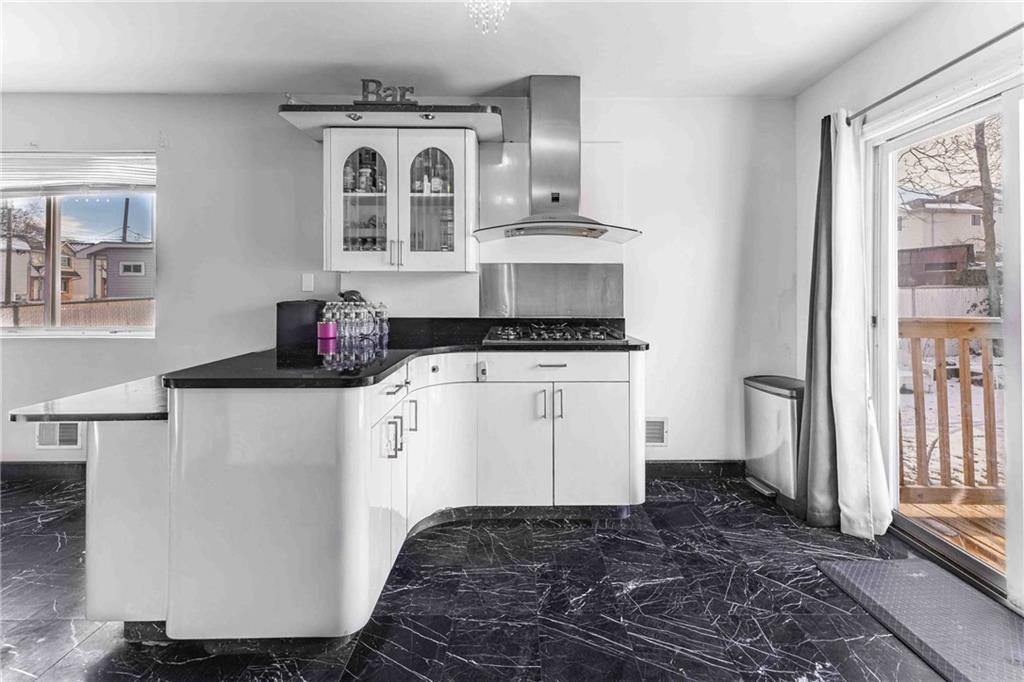 16 Mersereau Avenue Property Photo 12