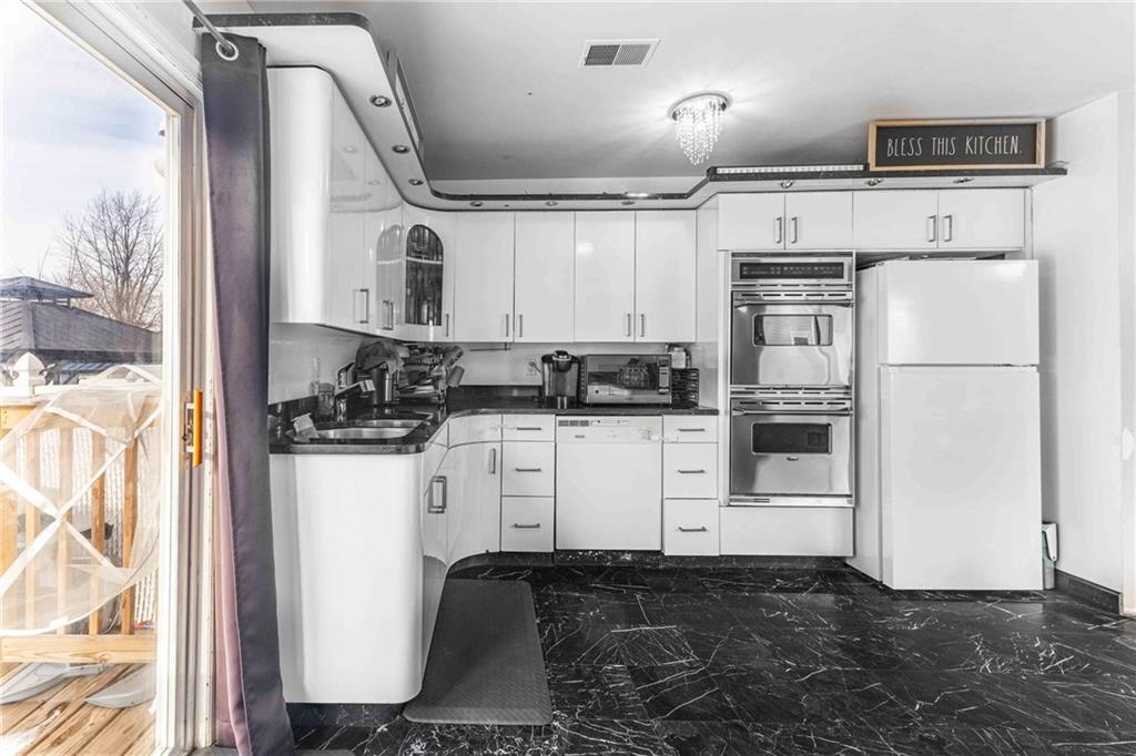 16 Mersereau Avenue Property Photo 13