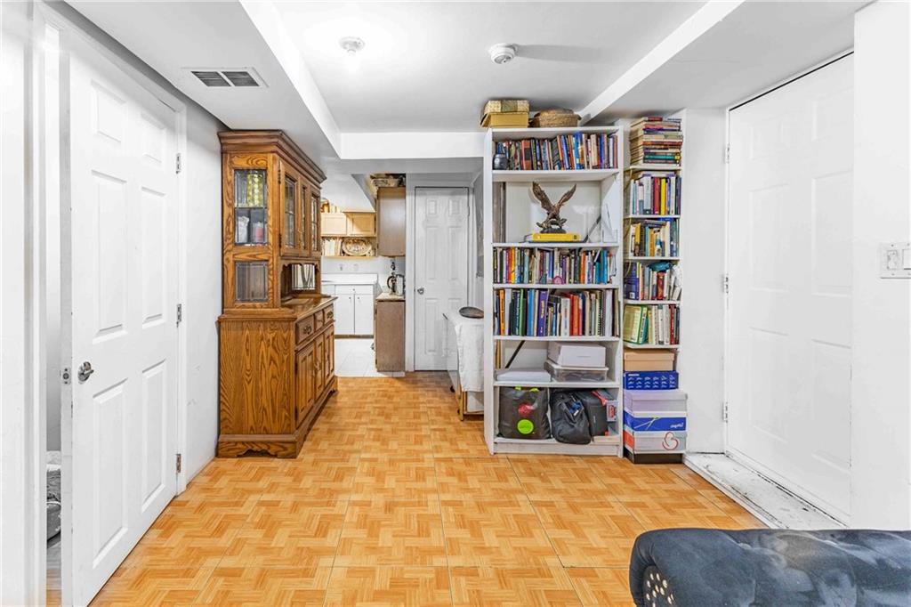 16 Mersereau Avenue Property Photo 26