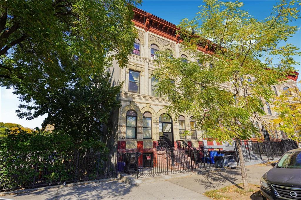 327 Vernon Avenue Property Photo 1