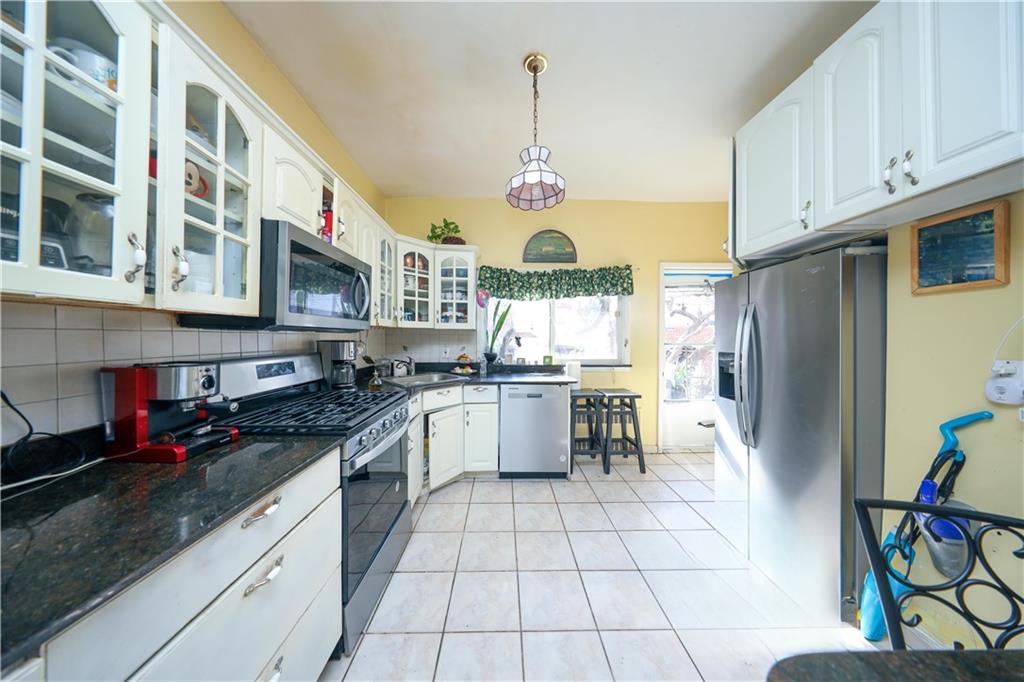 1858 73rd Street Property Photo 3