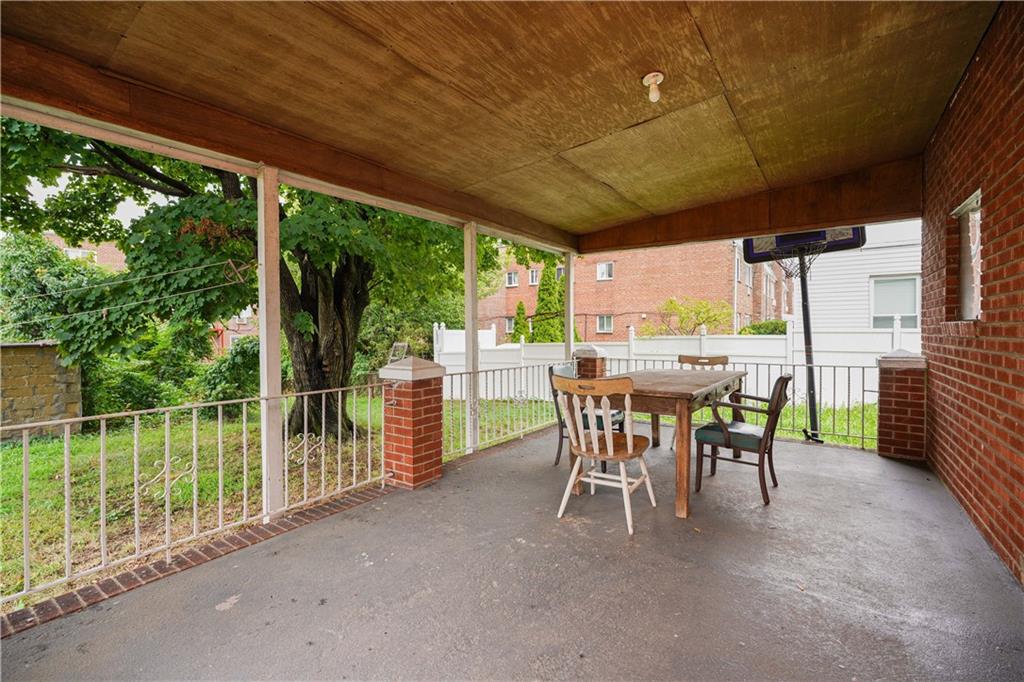 2594 40th Street Property Photo 3