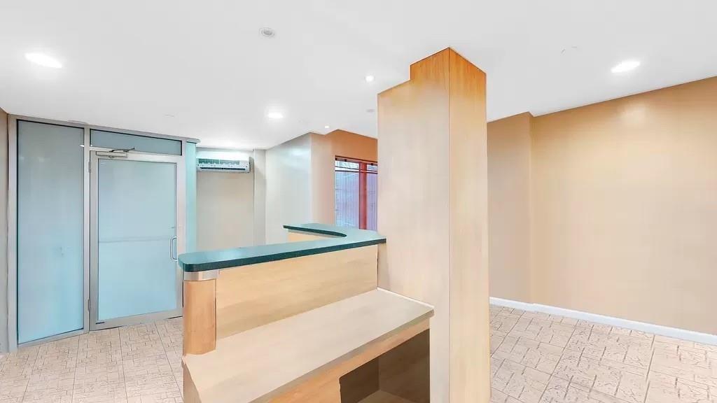 702 Ocean Parkway 1b Property Photo 2