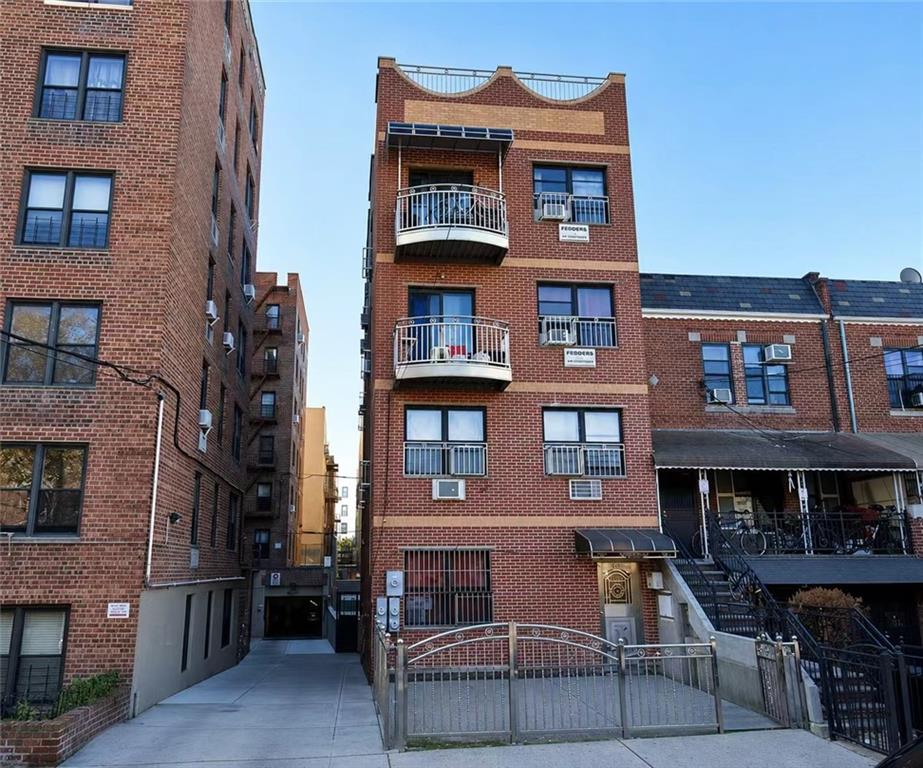 872 41st Street Property Photo 1