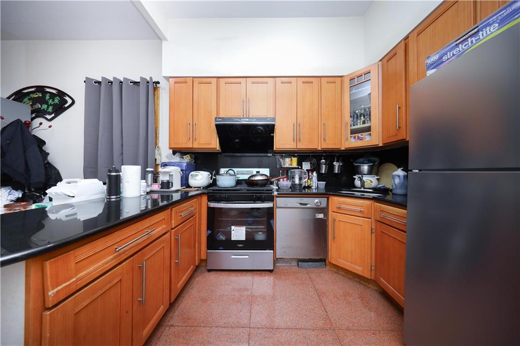 462 52nd Street 2d Property Photo 3