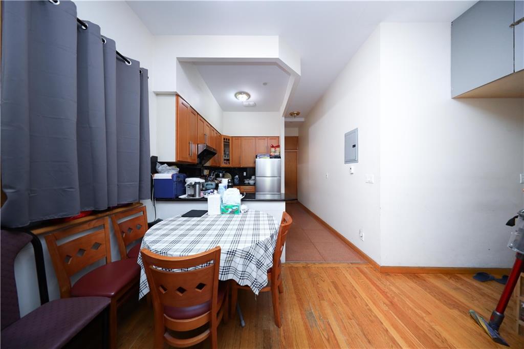 462 52nd Street 2d Property Photo 5
