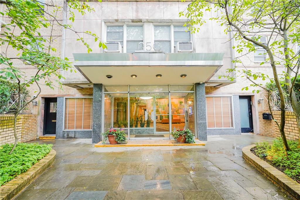 1250 Ocean Parkway 6a Property Photo 3