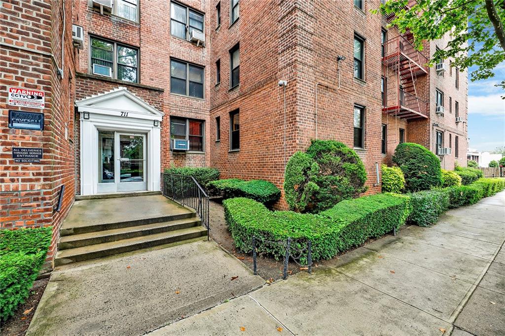 711 Montauk Court 1J Property Photo 1
