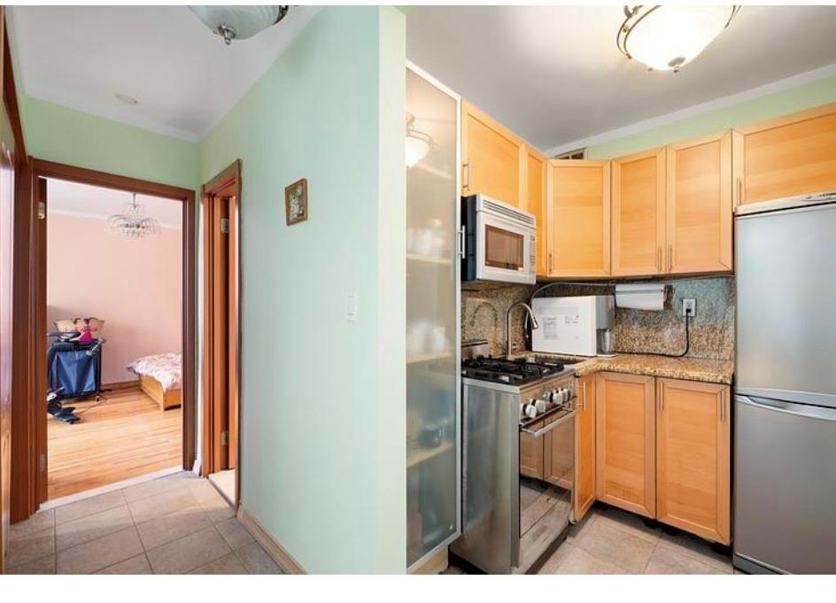 1213 Avenue Z F33 Property Photo 4