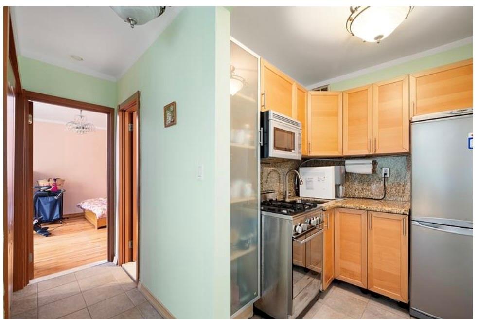 1213 Avenue Z F33 Property Photo 10