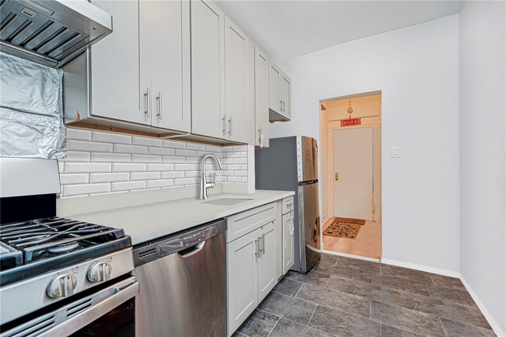 79 Avenue O B2 Property Photo 4