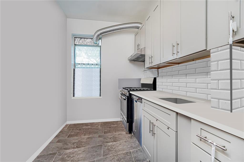 79 Avenue O B2 Property Photo 5