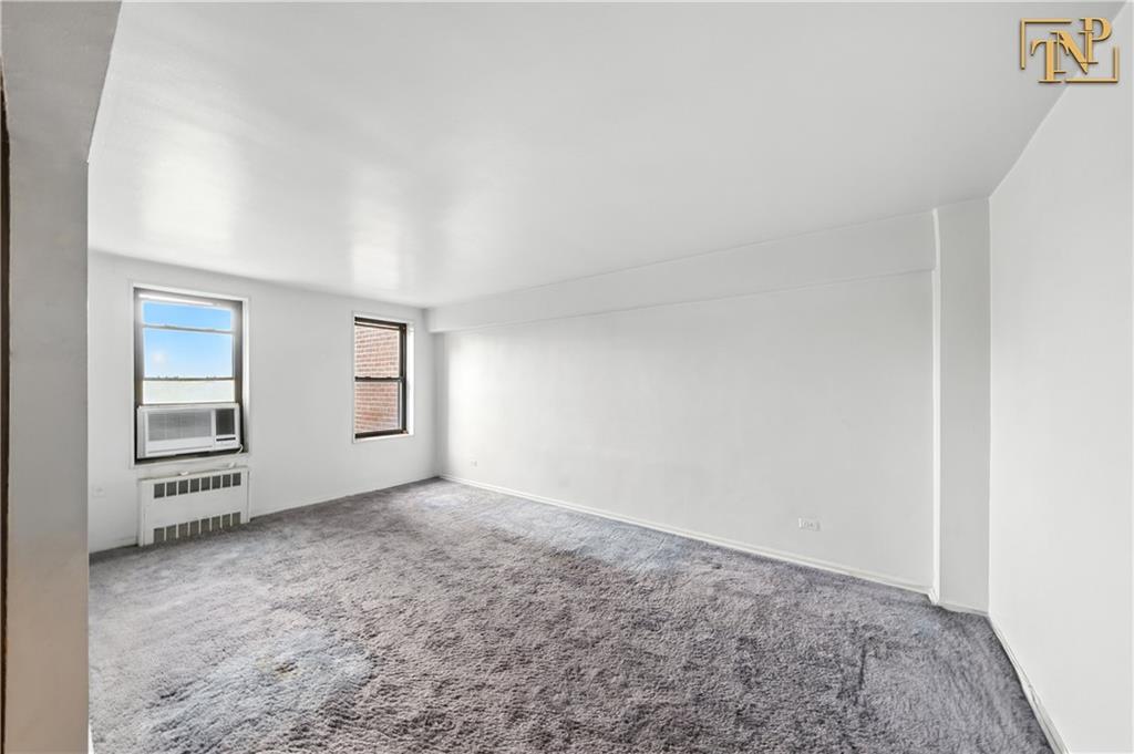 2251 Knapp Street 5a Property Photo 8