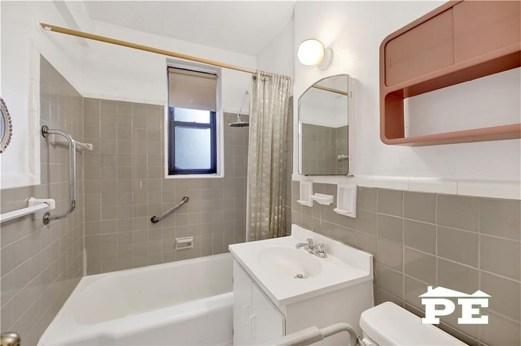 2425 Haring Street 4g Property Photo 24