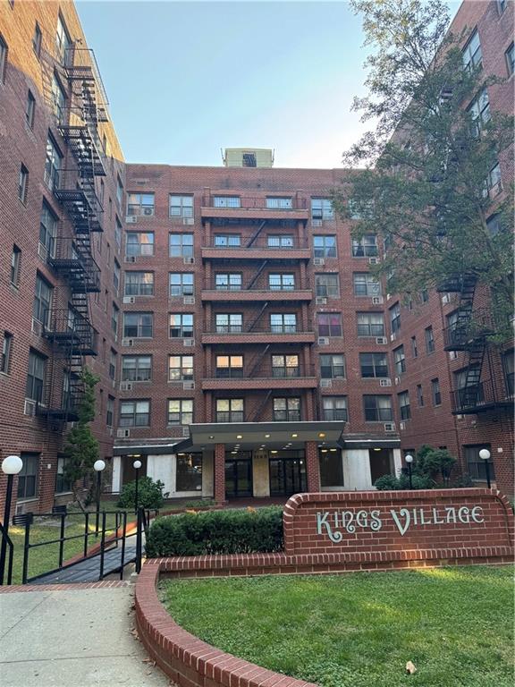 1165 East 54th Street 2Z Property Photo 1