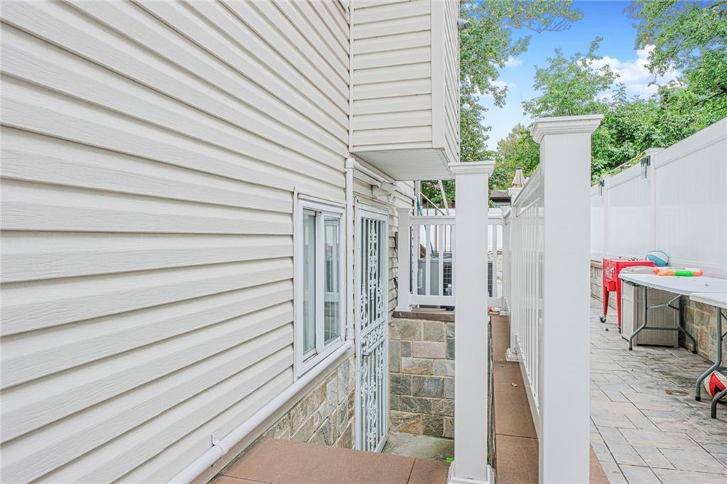 122 Guyon Avenue Property Photo 4