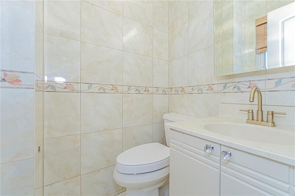 122 Guyon Avenue Property Photo 5