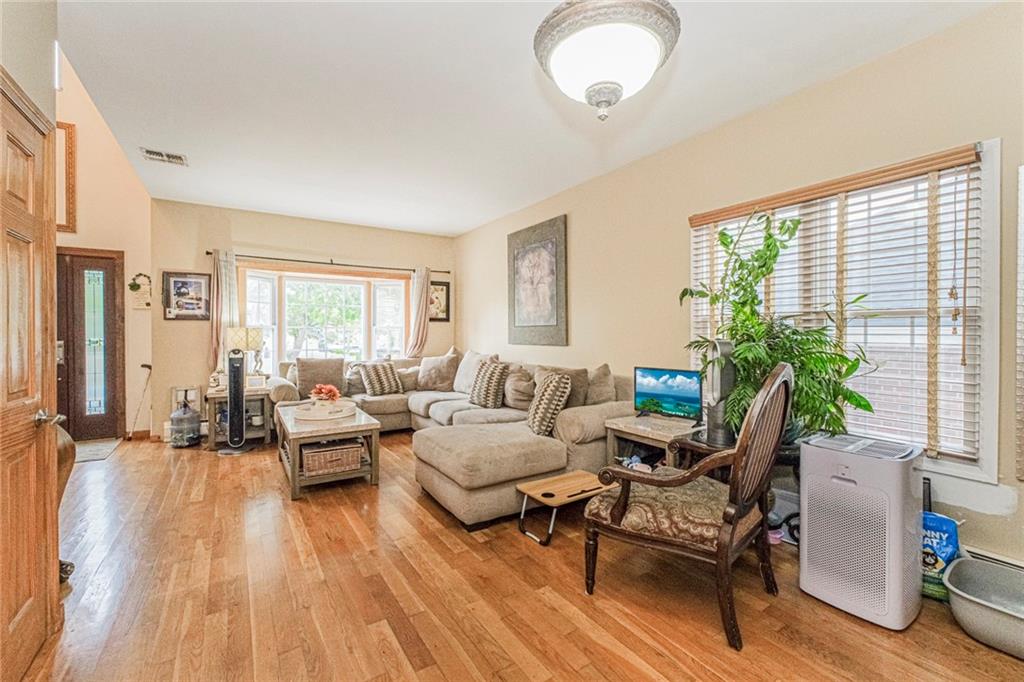 122 Guyon Avenue Property Photo 8