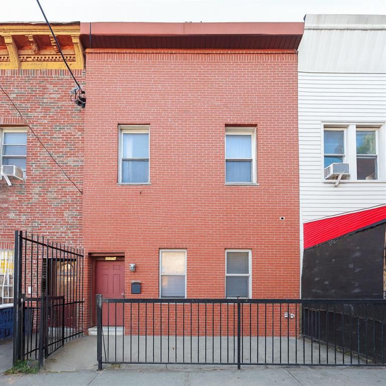 1026 39th Street Property Photo 1