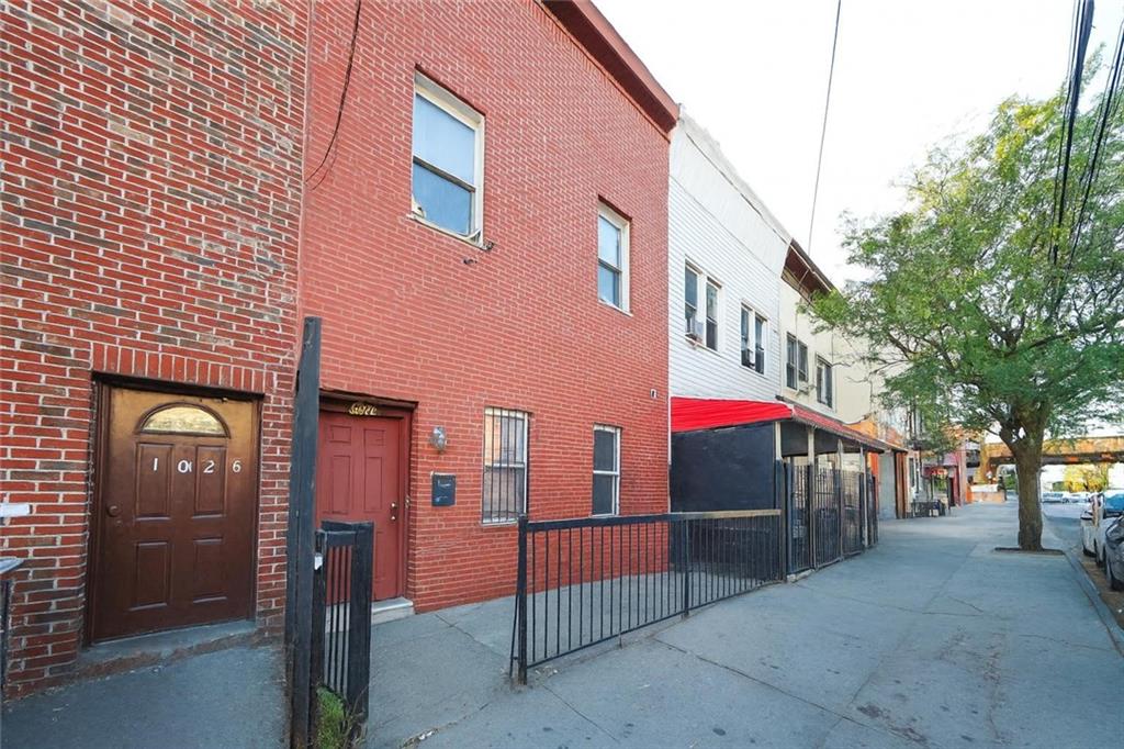 1026 39th Street Property Photo 2