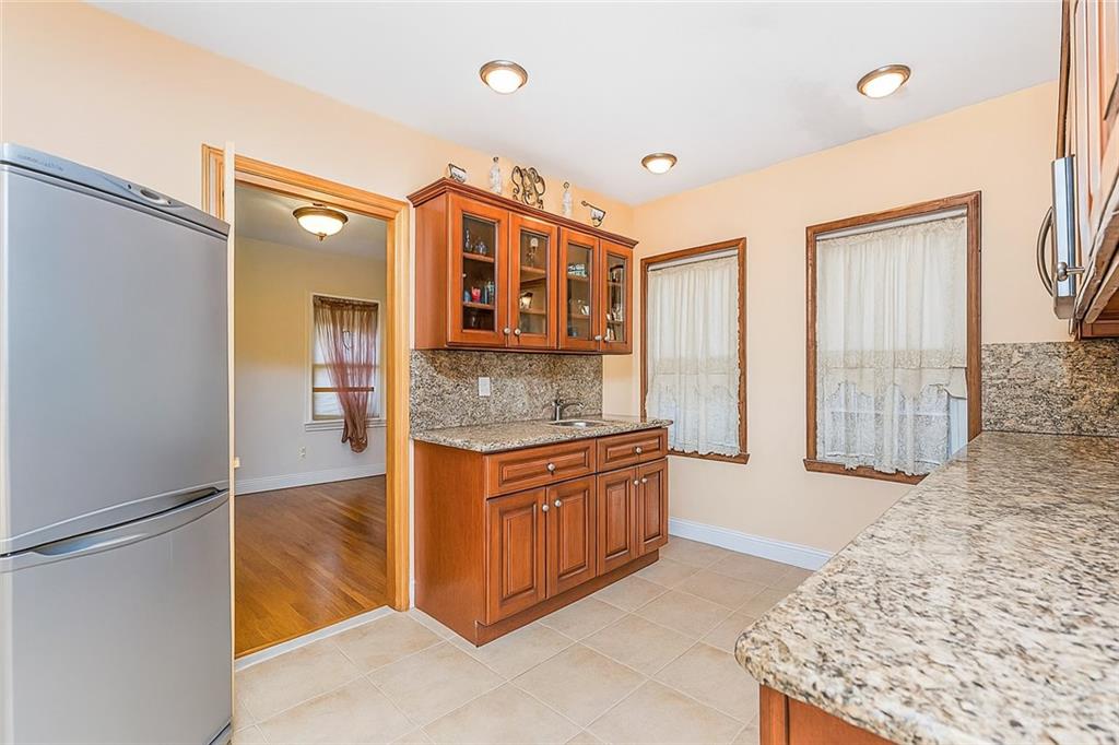 1475 West 9th Street Property Photo 4
