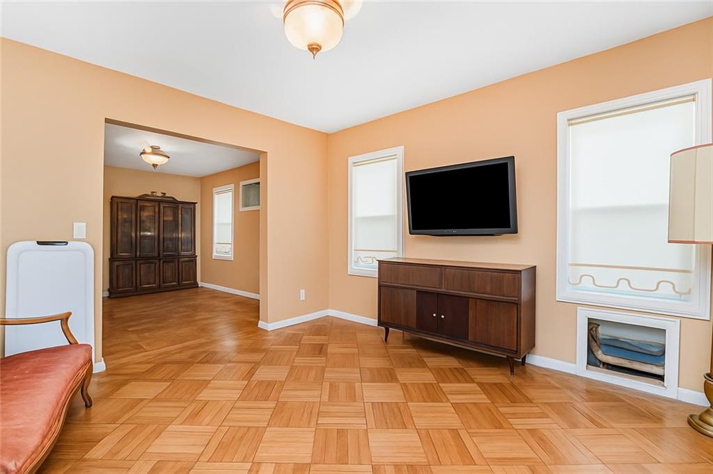 1475 West 9th Street Property Photo 7