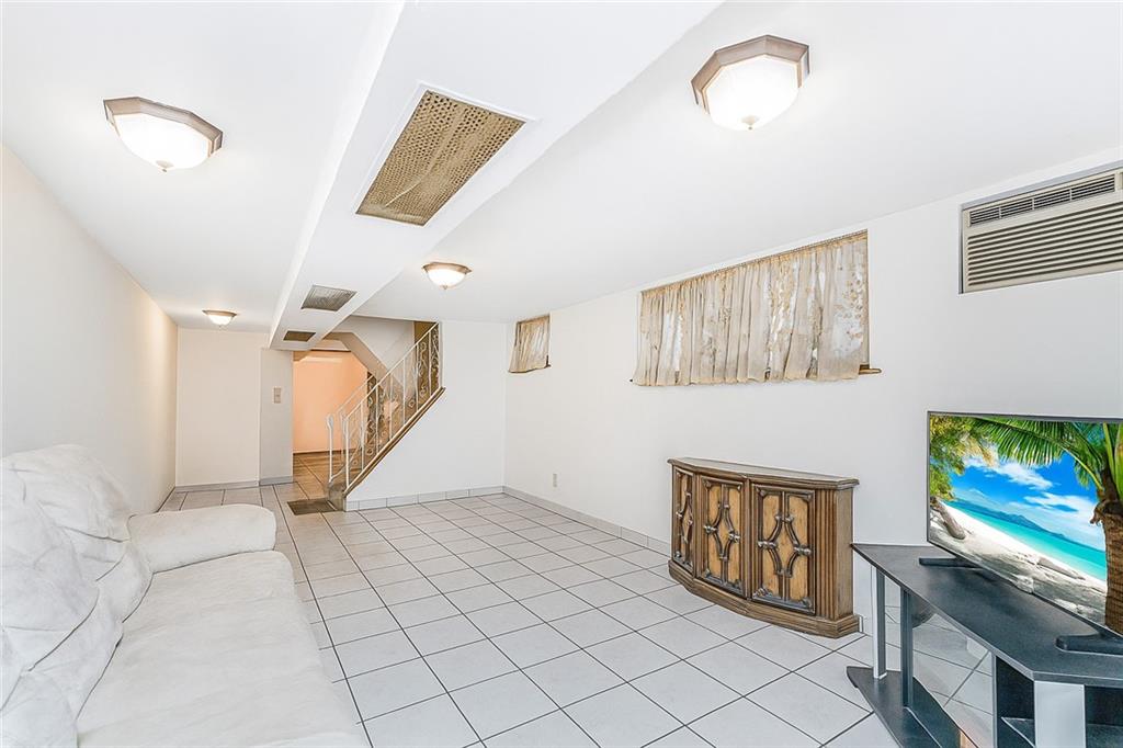 1475 West 9th Street Property Photo 19